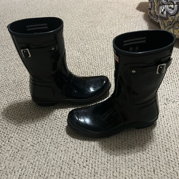Hunter rain boots like new size 10 - Picture 2 of 4